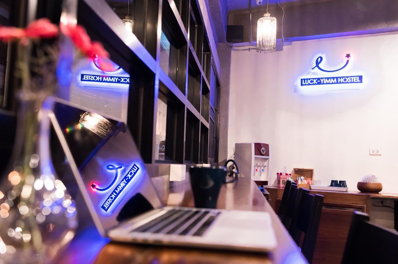 Luck Yimm Hostel (Adults Only) Bangkok Buitenkant foto