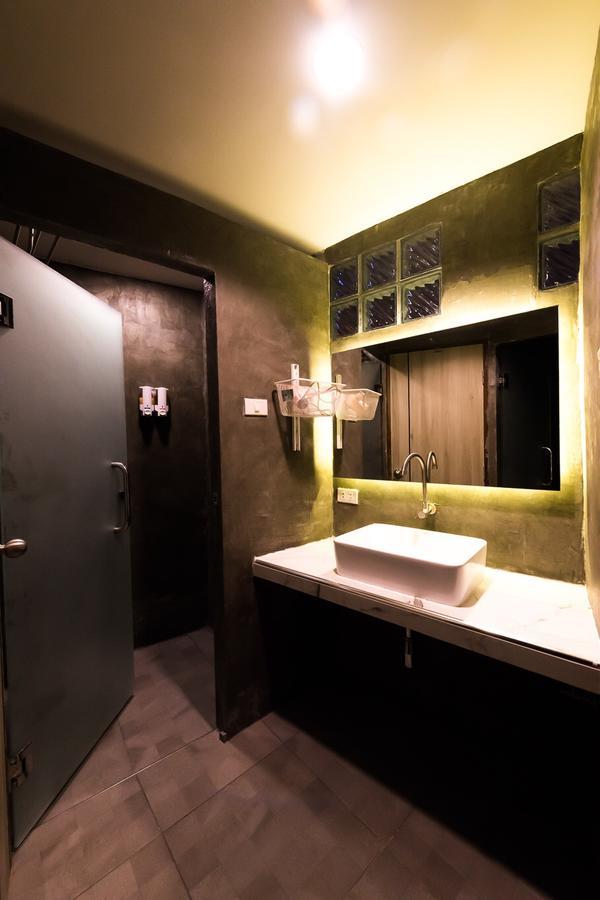 Luck Yimm Hostel (Adults Only) Bangkok Buitenkant foto