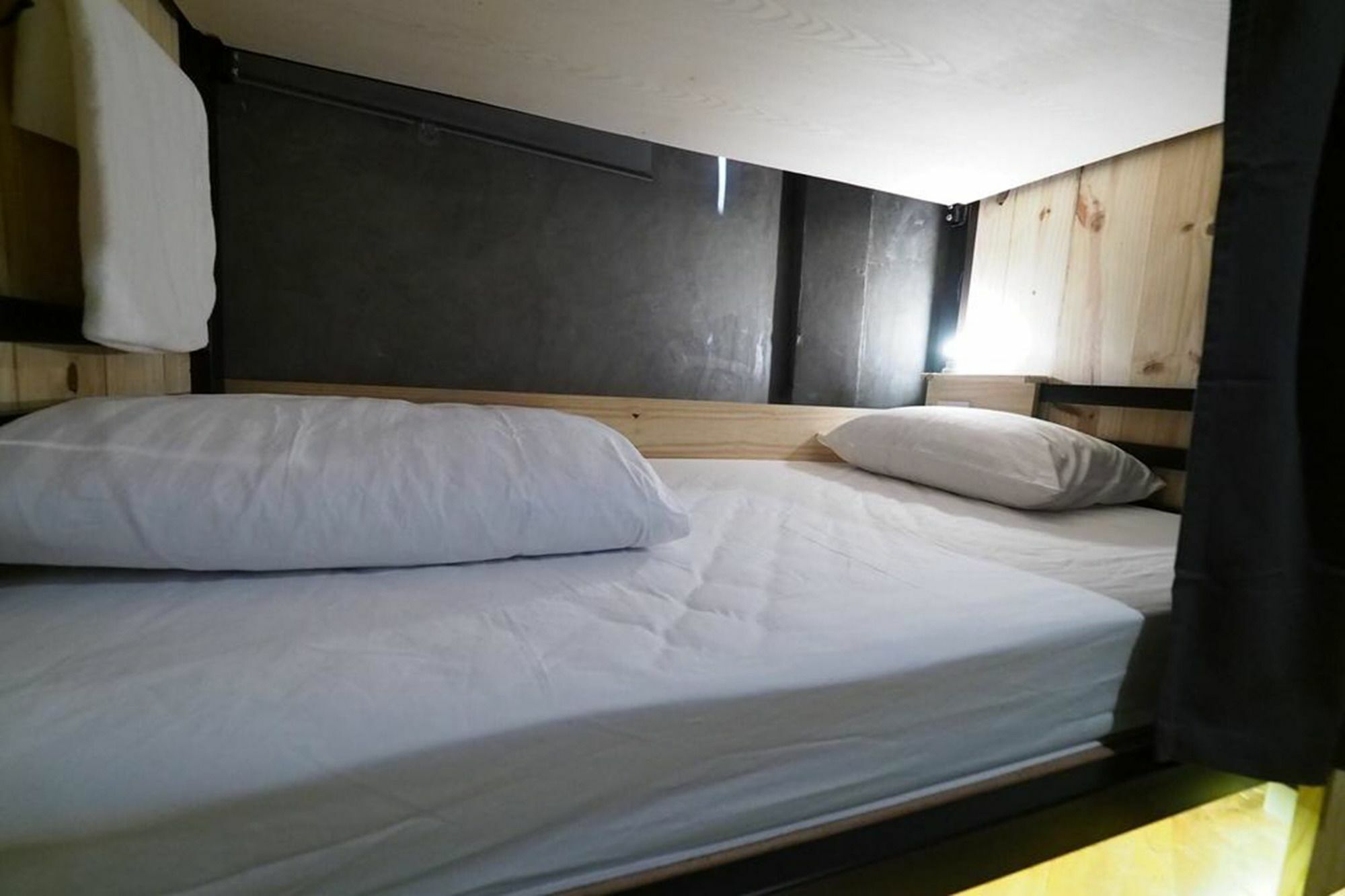 Luck Yimm Hostel (Adults Only) Bangkok Buitenkant foto